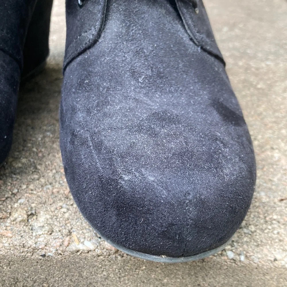 X-APPEAL Black Suede Wedges “Flynn”